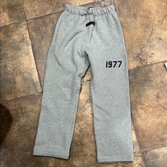 Essentials Heather Gray Sweatpants sz10 - Picture 1 of 3